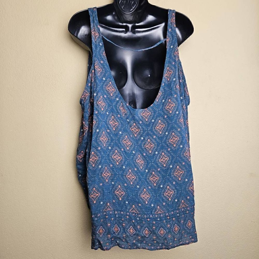 Torrid Geometric Cold Shoulder Blouse - Picture 6 of 7